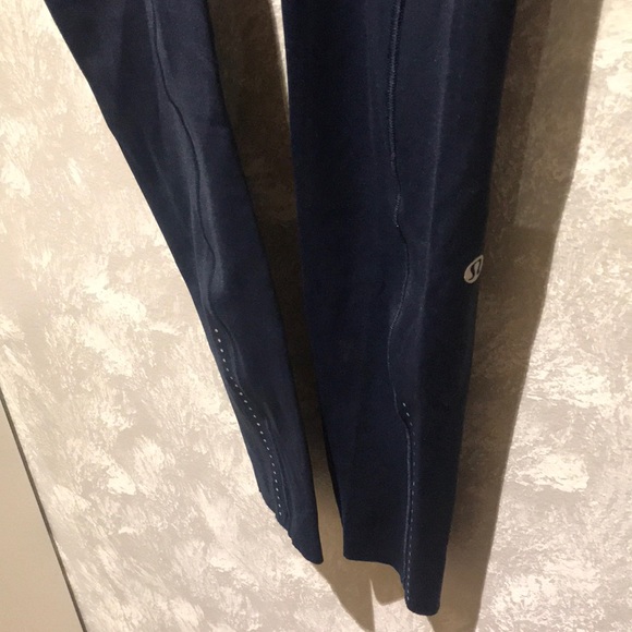 Lululemon leggings size 2 - Picture 2 of 6